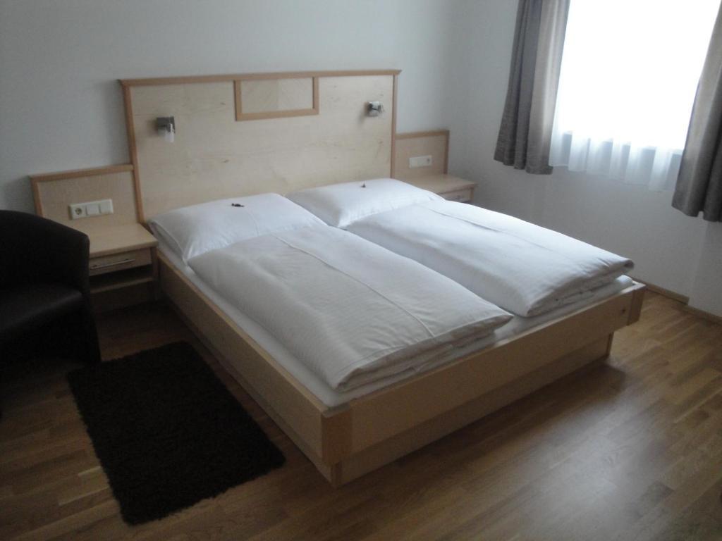 Pension Dorfplatzl Fusch an der Grossglocknerstrasse Номер фото